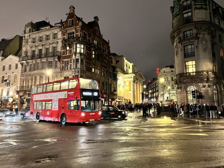 The Easy Way to Do London With Kids and Grandparents